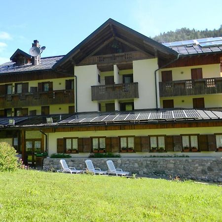 Albergo Nuoitas 포르니 디 소프라 외부 사진