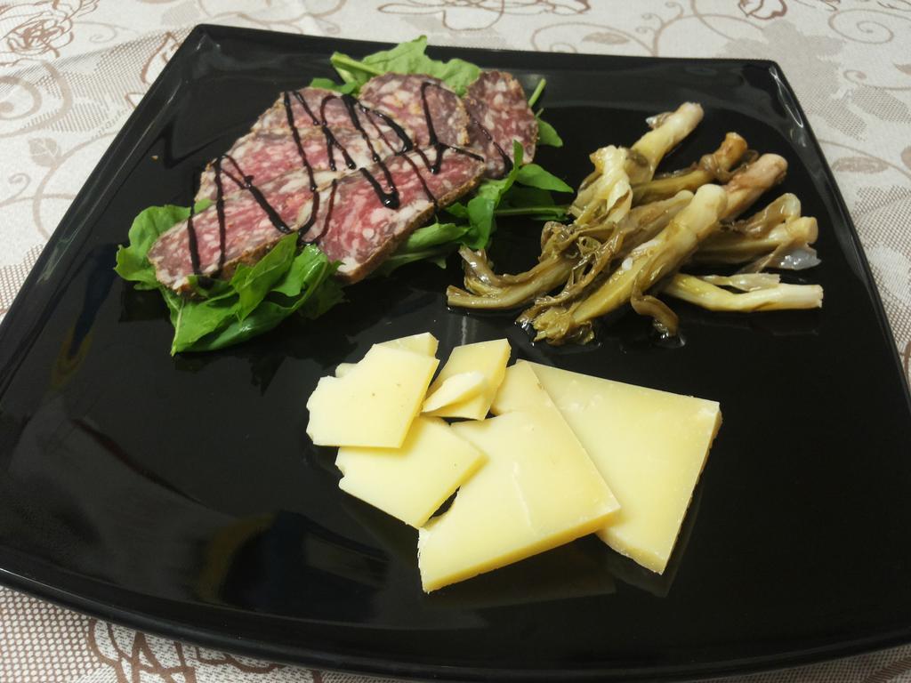 Albergo Nuoitas 포르니 디 소프라 외부 사진