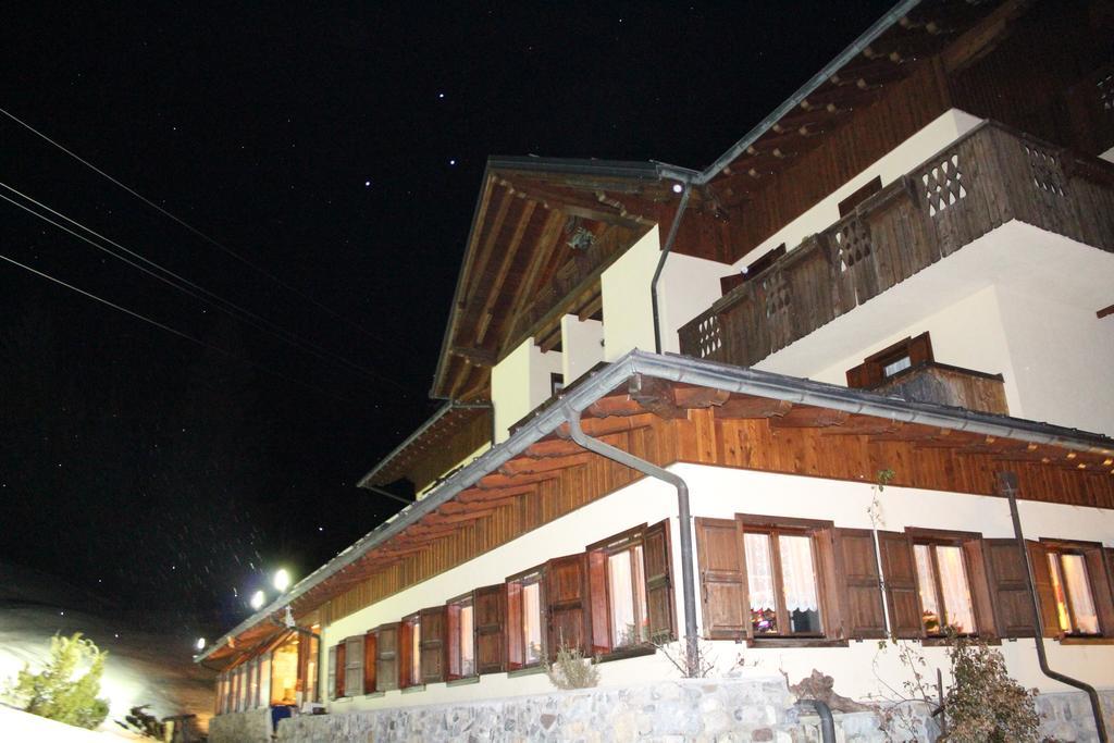 Albergo Nuoitas 포르니 디 소프라 외부 사진