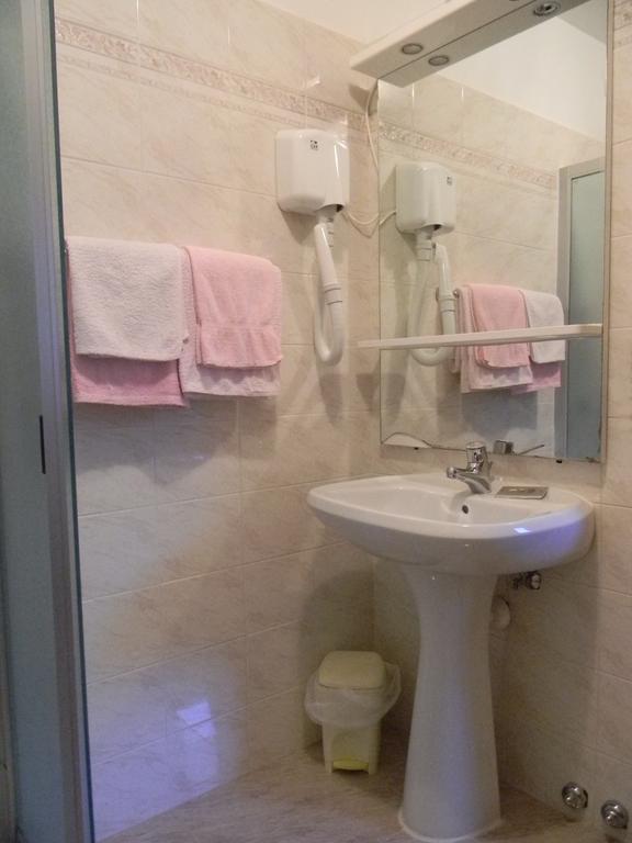 Albergo Nuoitas 포르니 디 소프라 객실 사진